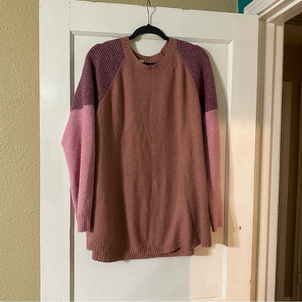 Logo pink sweater size xl